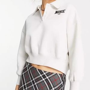 Nike Cropped Sweater